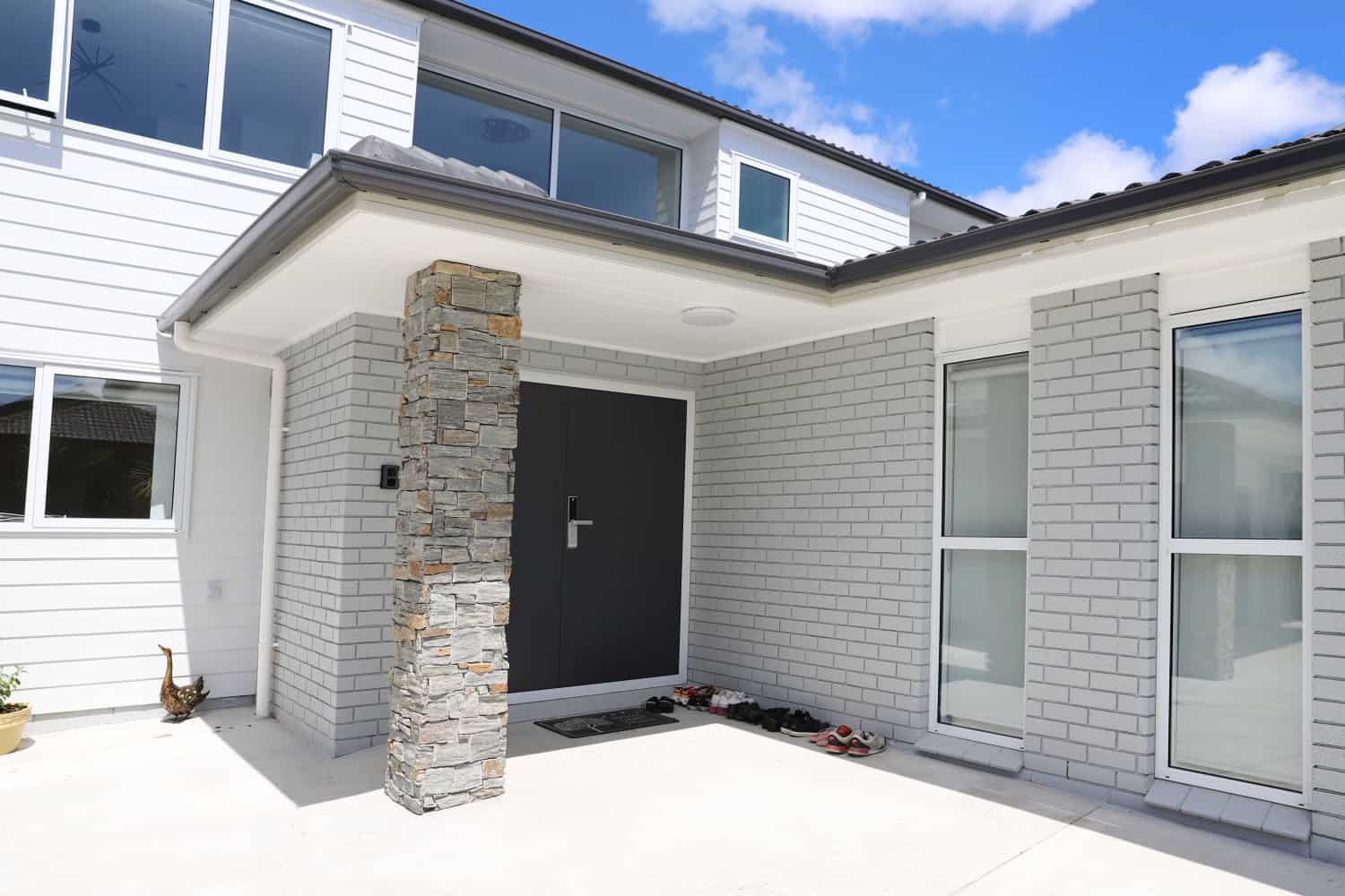 House Recladding Guide 2022 - Cost of recladding a house in Auckland.