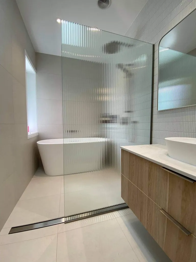 Reeded-Glass-Shower-Screen-4 Comprehensive Shower Glass Guide: Frameless Doors, Maintenance & Suppliers in NZ